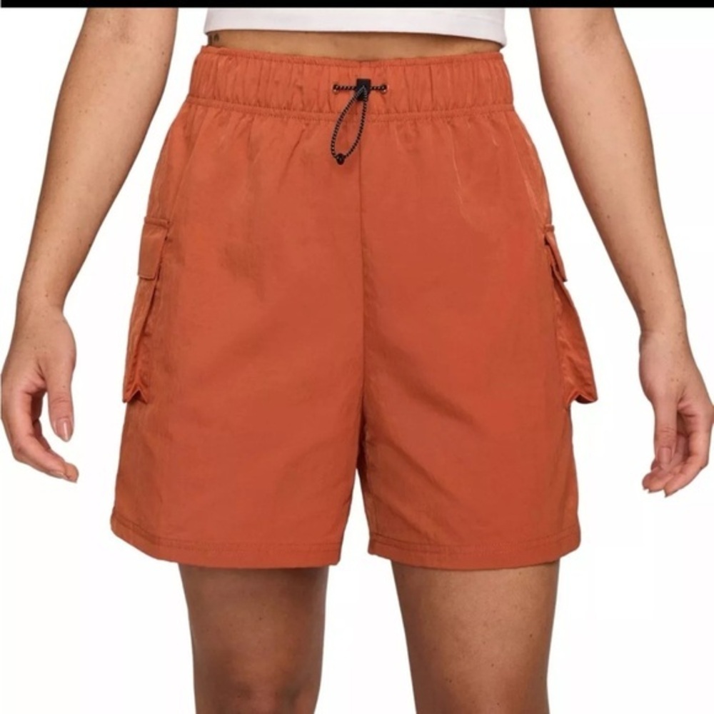 Nike Sportswear Essential Woven High Rise shorts NWT size